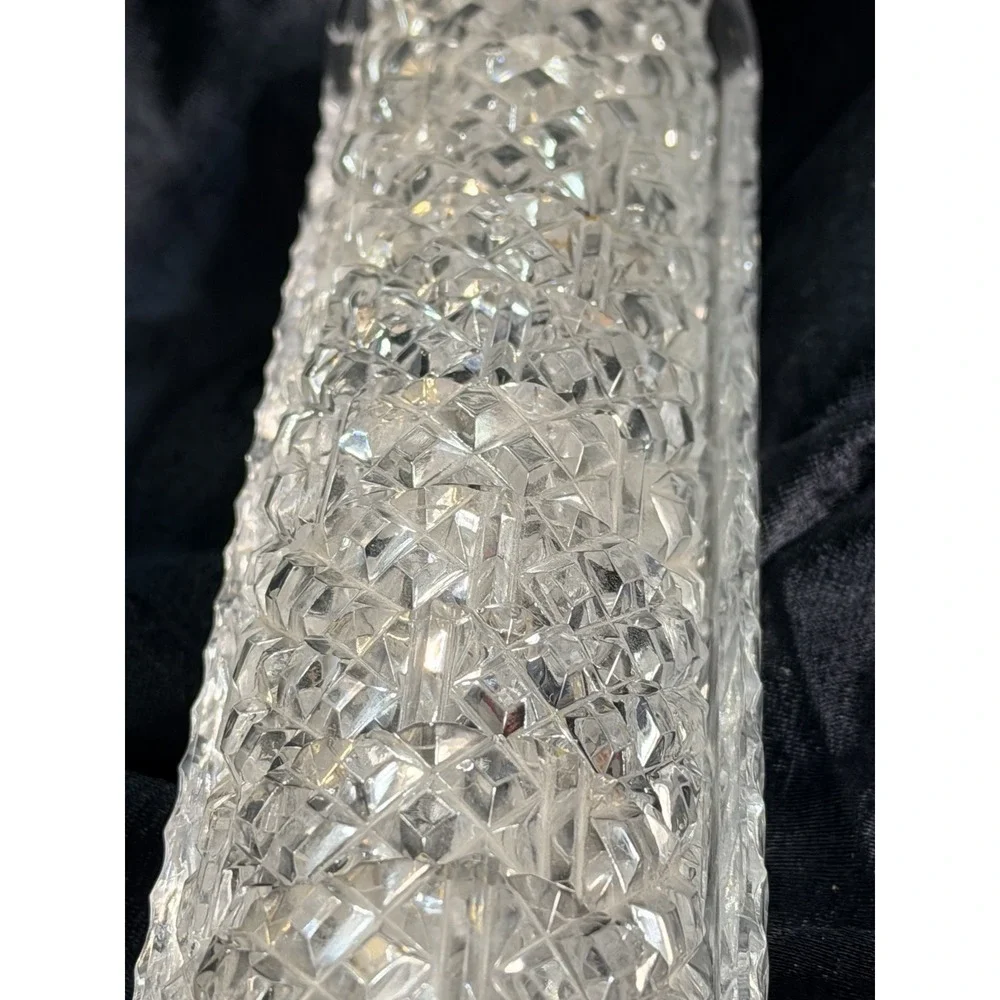 STUNNING GLASS NAPKIN HOLDER WITH 11 GLASS NAPKIN RINGS 8.5